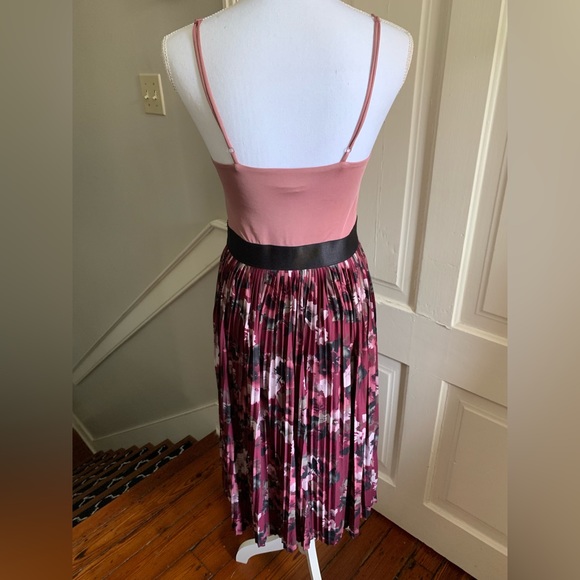 Xhilaration Dress in Floral - Size Medium - Picture 2 of 5